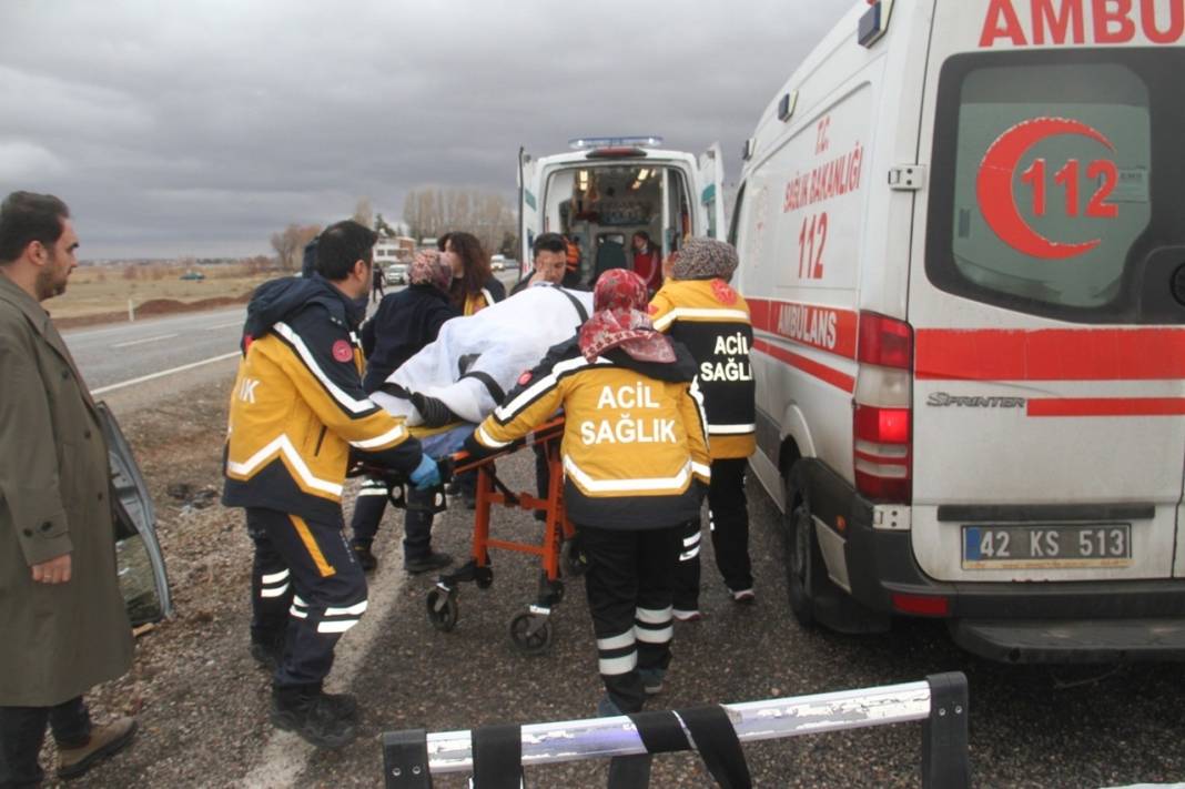 Konya'da feci kaza! Refüje devrilerek ters döndü: 6 yaralı 5